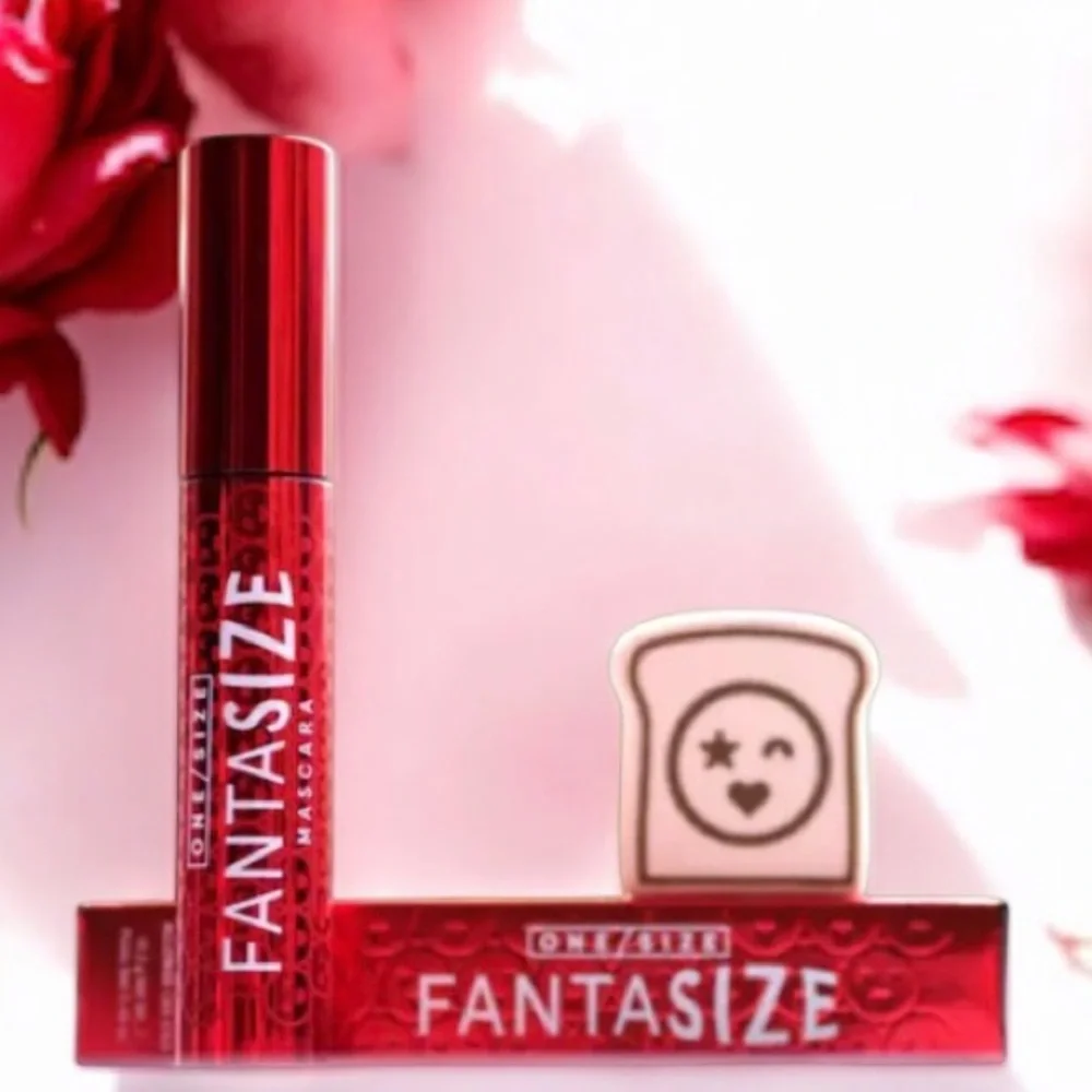 ONE/SIZE Mini Bodacious Black Mascara Fantasize in Bold Red Tube